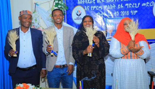 "ኢትዮጵያን ወደ ተምሳሌት ሀገር" በሚል መሪ ሀሳብ በስልጤ ዞን ከዞን ማዕከል ጀምሮ በሁሉም መዋቅር በሚገኙ የብልፅግና ህብረት የአባላት ኮንፍራንስ እና የምርጫ ምልክት ይፋ ማድረጊያ መድረክ እየተካሄደ ይገኛል።